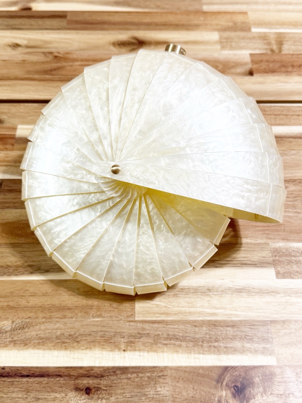 Cult Gaia Sirena Shell Acrylic Rounded Seashell Clutch in Ivory $398 MSRP - Picture 9 of 13